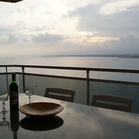 Bahia Sobre El Mar Apartment *